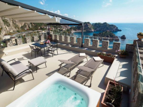 Sea view apartment in Taormina with bubble bath